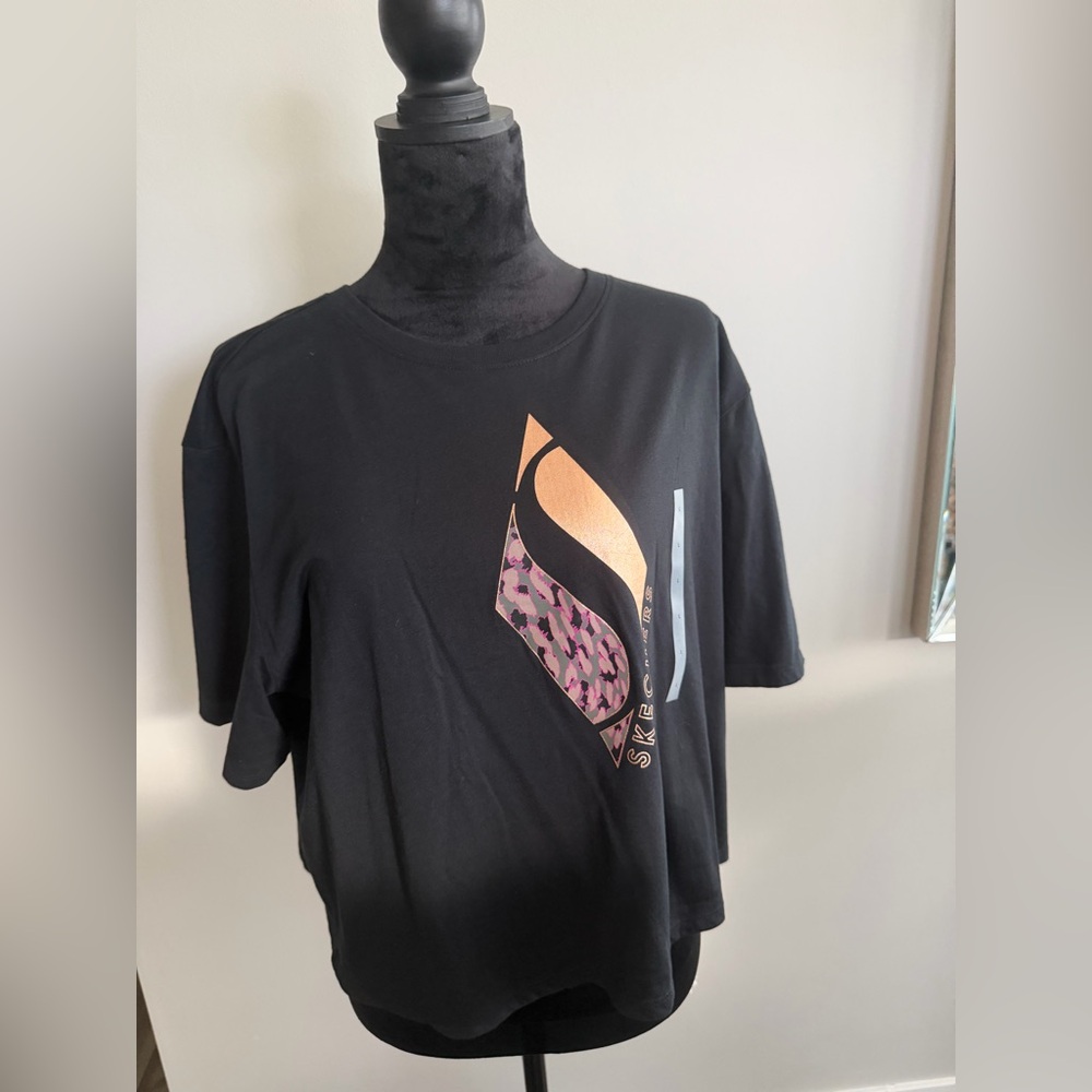 Skechers Black Short-Sleeve Tee with Metallic Rose Graphic

#106